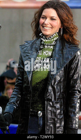 SHANIA TWAIN esegue presso la NBC POST estate una serie di concerti presso il Centro Rockefeller, NYC 2002 foto da John Barrett/il PHOTOlink Foto Stock