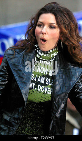 SHANIA TWAIN esegue presso la NBC POST estate una serie di concerti presso il Centro Rockefeller, NYC 2002 foto da John Barrett/il PHOTOlink Foto Stock