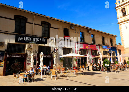 Ristorante/bar su Placa del convento di Dénia, Costa Blanca, Spagna Foto Stock