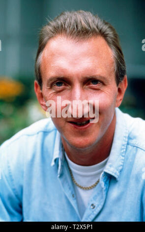 Der Komiker, Schauspieler, Kabarettist und Sänger Mike Krüger ca. 1990. Il comico, attore cabarettista e cantante Mike Krüger ca. 1990. Foto Stock