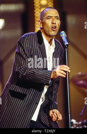 Stephan Remmler, deutscher Sänger, bei einem Auftritt in Baden-Baden, Deutschland ca. 1997. Cantante tedesco Stephan Remmler eseguendo a Baden-Baden, Germania ca. 1997. Foto Stock