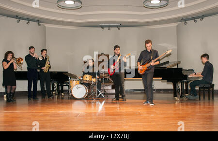 Giuseppe Verdi di Torino Conservatorio Statale di Musica big band composta da Trombone, tromba, sassofono, percussioni, chitarra elettrica, basso pianoforte Foto Stock