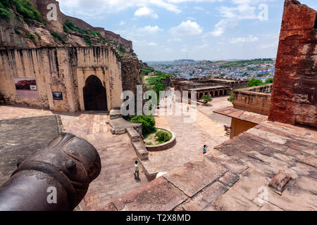 Cannone predisposto con Tiger è in testa Mehrangarh, Mehran Fort, Jodhpur, Rajasthan, India Foto Stock