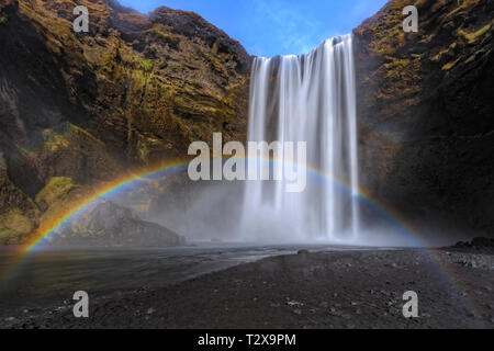 Skogafoss, Sudurland, Islanda, Europa Foto Stock