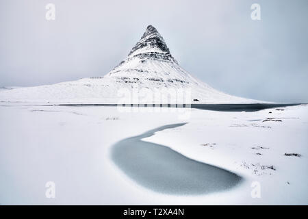 Kirkjufell, Grundarfjodur, Snaefellsnes, Islanda, Europa Foto Stock