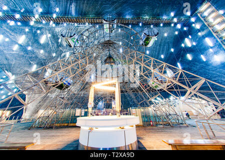 La metropolitana parco divertimenti a tema nella miniera di sale di Turda Salina Foto Stock