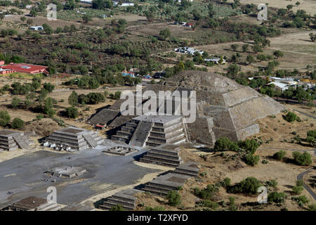 Vista aerea della Piramide del sole probabilmente utilizzata come un religioso e centro sacrificale, è la terza più grande piramide nel mondo. Foto Stock