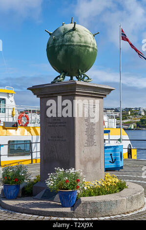 Il Memoriale di guerra per i dragamine marinai che hanno perso la vita durante la Seconda Guerra Mondiale e che provengono dalla zona intorno a Kristiansund in Norvegia Foto Stock