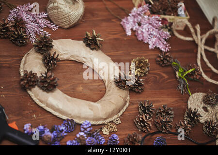 natale, decorazione decorativa della candela della corona dell'Avvento Foto Stock