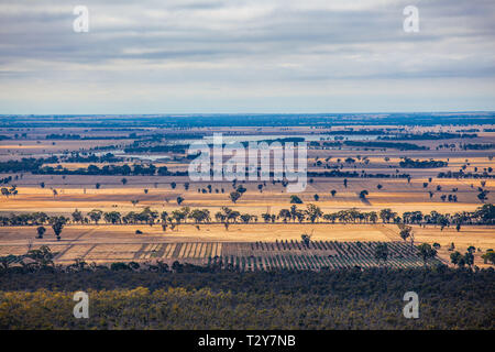 Bellissimi terreni coltivati nella campagna australiana. Parco Nazionale di Grampians, Victoria, Australia Foto Stock