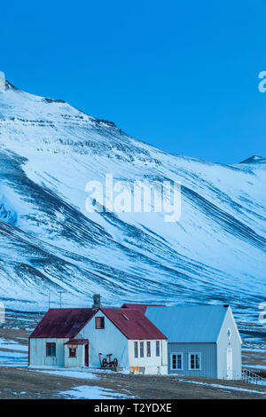 Un agriturismo in un bellissimo scenario montano sulla penisola Snaefellsnes vicino Grundarfjörður, Islanda [alcuna proprietà di rilascio; disponibile per LIC editoriale Foto Stock