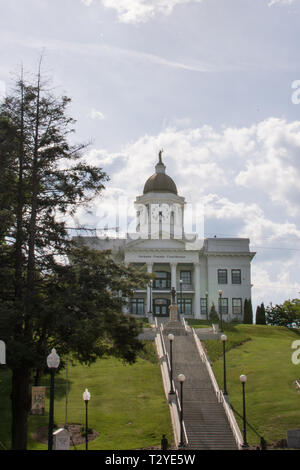 La Jackson County Courthouse è un emblematico edificio storico che è stato rinnovato e ora ospita molte organizzazioni comunitarie. Foto Stock