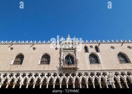 Il palazzo del doge veneziano in stile architettonico gotico, Piazza San Marco, la zona di San Marco, Venezia, Veneto, Italia Foto Stock