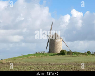 MONT ST MICHEL , Normandia, Francia - 22 settembre 2015: medio vista di le moulin de moidrey in Normandia, vicino a mont st michel Foto Stock