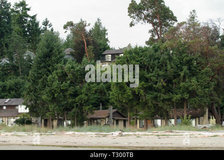 Cottage estivi sulla spiaggia di Parksville, British Columbia, Canada Foto Stock