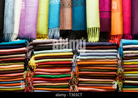 Scialle Pashmina al Grand Bazaar, Istanbul, Turchia. Foto Stock