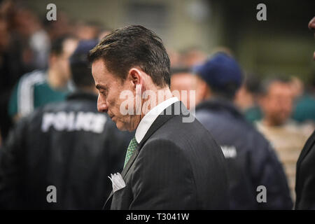 Manager Panathinaikos Rick Pitino visto durante la Turkish Airlines Euroleague round 30 basket match tra Panathinaikos BC e Buducnost voli all'Olympic Indoor Hall. cliente 87-67. Foto Stock