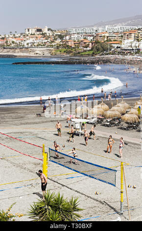 Pallavolo sulla spiaggia a Playa Fanabe Costa Adeje, Tenerife Foto Stock