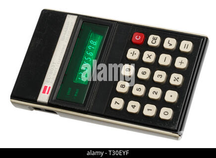 A partire dagli anni settanta calcolatrice tascabile. Semplici operazioni aritmetiche macchina, dispositivo palmare. Sharp ELSI MATE EL-8031 Foto Stock