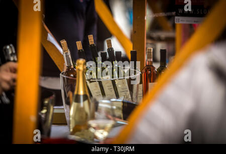 LJUBLJANA, Slovenia - 10 novembre 2018: presentavano tipi di vino a Lubiana del Sentiero del Vino evento nel centro della citta'. Foto Stock