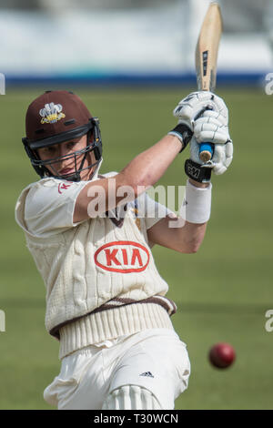 Londra, Regno Unito. 5 apr, 2019. Come Surrey prendere su Durham MCCU alla Kia ovale sul giorno due di 3 giorno corrispondono. Credito: David Rowe/Alamy Live News Foto Stock