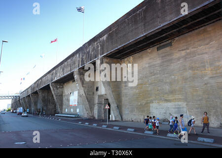 St. Nazaire, Frankreich. 31 Luglio, 2018. Vista dell'ingresso del sommergibile tedesco bunker in St. Nazaire. | Utilizzo di credito in tutto il mondo: dpa/Alamy Live News Foto Stock