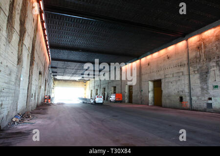 St. Nazaire, Frankreich. 31 Luglio, 2018. Vista in sommergibile tedesco bunker in St. Nazaire. | Utilizzo di credito in tutto il mondo: dpa/Alamy Live News Foto Stock