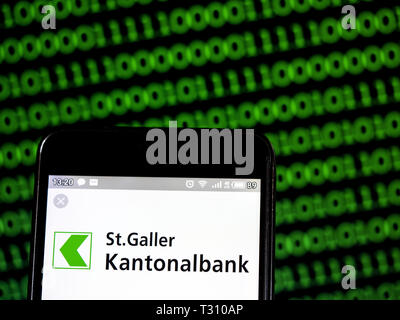 L'Ucraina. 5 apr, 2019. In questa foto illustrazione a St. Galler Kantonalbank visto il logo visualizzato su un telefono intelligente. Credito: Igor Golovniov SOPA/images/ZUMA filo/Alamy Live News Foto Stock