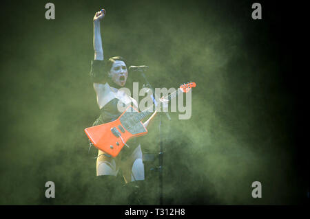 Sao Paulo, Brasile. 05 apr, 2019. San Vincenzo esegue al Lollapalooza 2019 festival, tenutosi presso l'Autodromo di Interlagos in São Paulo il Venerdì, 05. (Foto: LEVI BIANCO/BRASILE PHOTO PRESS) Credito: Brasile Photo Press/Alamy Live News Foto Stock