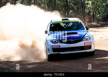 Nannup, Australia occidentale, Australia. 6 apr, 2019. ARC CAMME Australian Rally Championship Round 1, giorno 2; il numero 5 Subaru WRX STI azionato da Tom Wilde e co-azionato da Madelin Kirkhouse durante la fase di Galena Credito: Azione Sport Plus/Alamy Live News Foto Stock