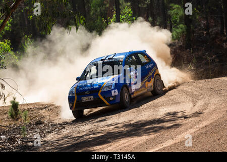 Nannup, Australia occidentale, Australia. 6 apr, 2019. ARC CAMME Australian Rally Championship Round 1, giorno 2; il numero 15 Ford Fiesta pilotato da Razvan Vlad e co-azionato da Daymon Nicoli durante la fase di Galena Credito: Azione Sport Plus/Alamy Live News Foto Stock