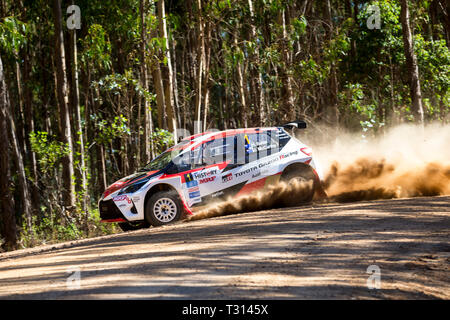 Nannup, Australia occidentale, Australia. 6 apr, 2019. ARC CAMME Australian Rally Championship Round 1, giorno 2; il numero 1 Toyota Yaris pilotato da Harry Bates e co-guidato da John Mccarthy durante la fase di Galena Credito: Azione Sport Plus/Alamy Live News Foto Stock