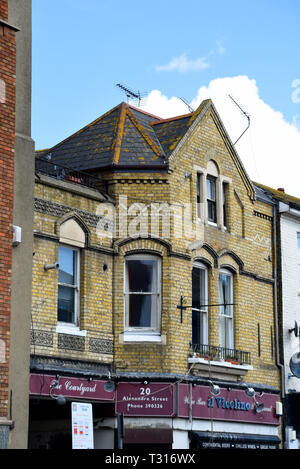 Alexandra Street, Southend on Sea, Essex, Regno Unito. Zona vecchia della città vicino alla storia di Royal Terrace ex South End e Cliff Town. Il cortile Foto Stock