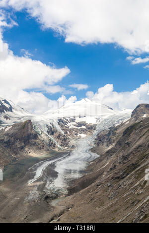 Un ghiacciaio e la gamma della montagna nel Parco Nazionale degli Alti Tauri in Austria Foto Stock