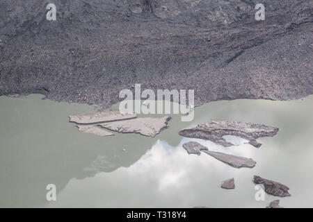 Una chiusura di un lago glaciale Sandersee nel Parco Nazionale degli Alti Tauri in Austria Foto Stock