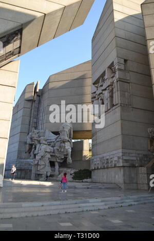 I fondatori dello Stato bulgaro monumento nei pressi di Shumen, Bulgaria Foto Stock