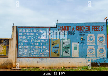 Annunci dipinta sulla parete del composto all'interno di Lilongwe Malawi. Foto Stock