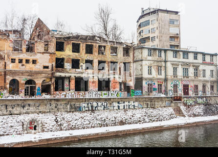 Molti edifici a Sarajevo mostrano ancora i danni cicatrici del 1992-1996 assedio della città. Bosnia ed Erzegovina Foto Stock