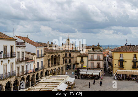 Vista panoramica della piazza principale della città medievale di Trujillo. Extremadura Spagna Foto Stock