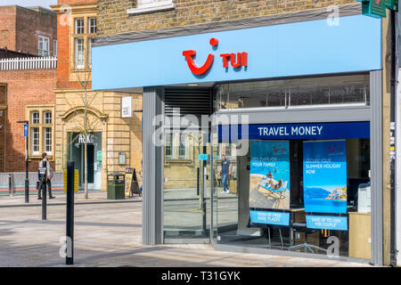 Un segno per Denaro di viaggio su TUI gli agenti di viaggio a Bromley, a sud di Londra. Foto Stock