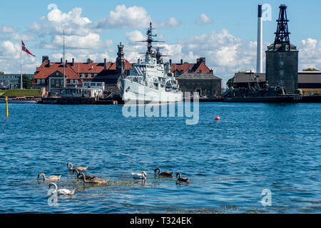 HDMS Peder Skram (F352) Il Peder Skram fregata classe della Royal Navy danese ancorato in Holmen dove è ora un gestiti privatamente nave museo. Foto Stock