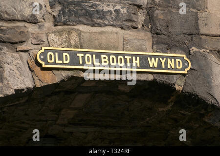 La Old Tolbooth Wynd ingresso sul Royal Mile di Edimburgo. Foto Stock