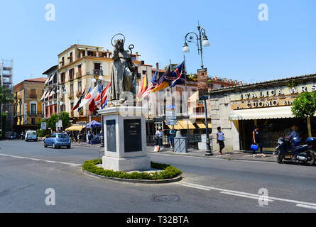 Un monumento di Sant Antonio Abate protettore di Sorrento, Italia. Foto Stock