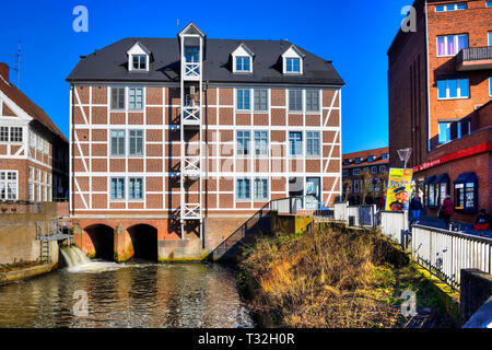 Grano mulino ad acqua nel villaggio di montagna, Amburgo, Germania, Europa Kornwassermühle a Bergedorf, Deutschland, Europa Foto Stock