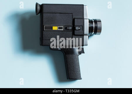 Vintage movie camera con l'ombra Foto Stock