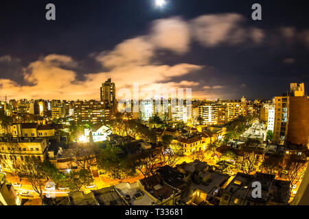 MONTEVIDEO, Uruguay - 3 settembre: Veduta aerea della città durante la notte del 9 settembre, 2015 a Montevideo, Uruguay. Foto Stock