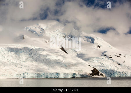 Paesaggio antartico su Livingston Isola, parte del sud le isole Shetland fuori della penisola antartica. Foto Stock