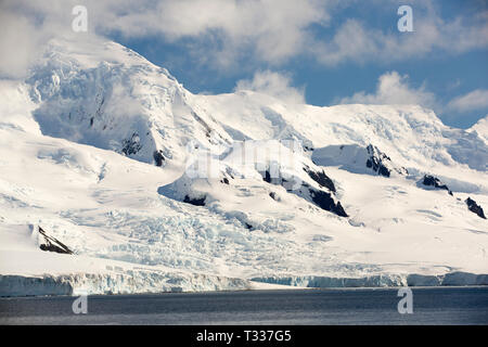 Paesaggio antartico su Livingston Isola, parte del sud le isole Shetland fuori della penisola antartica. Foto Stock