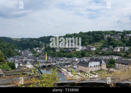 Bouillon, Belgio - Luglio 23, 2018 foto panoramica. Bouillon è una città situata nella provincia del Lussemburgo belga Foto Stock