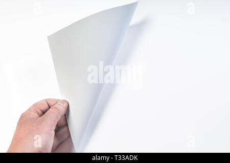 Mano girando le pagine del documento vista superiore Foto Stock